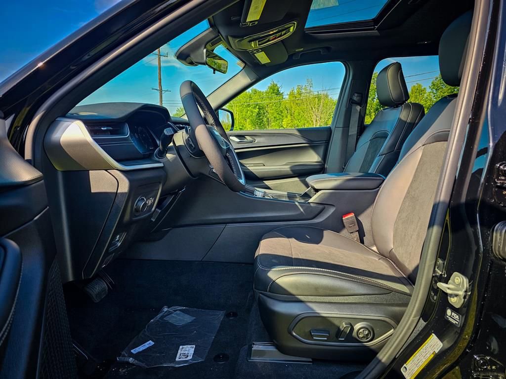 New 2025 Jeep Grand Cherokee L Altitude image 12