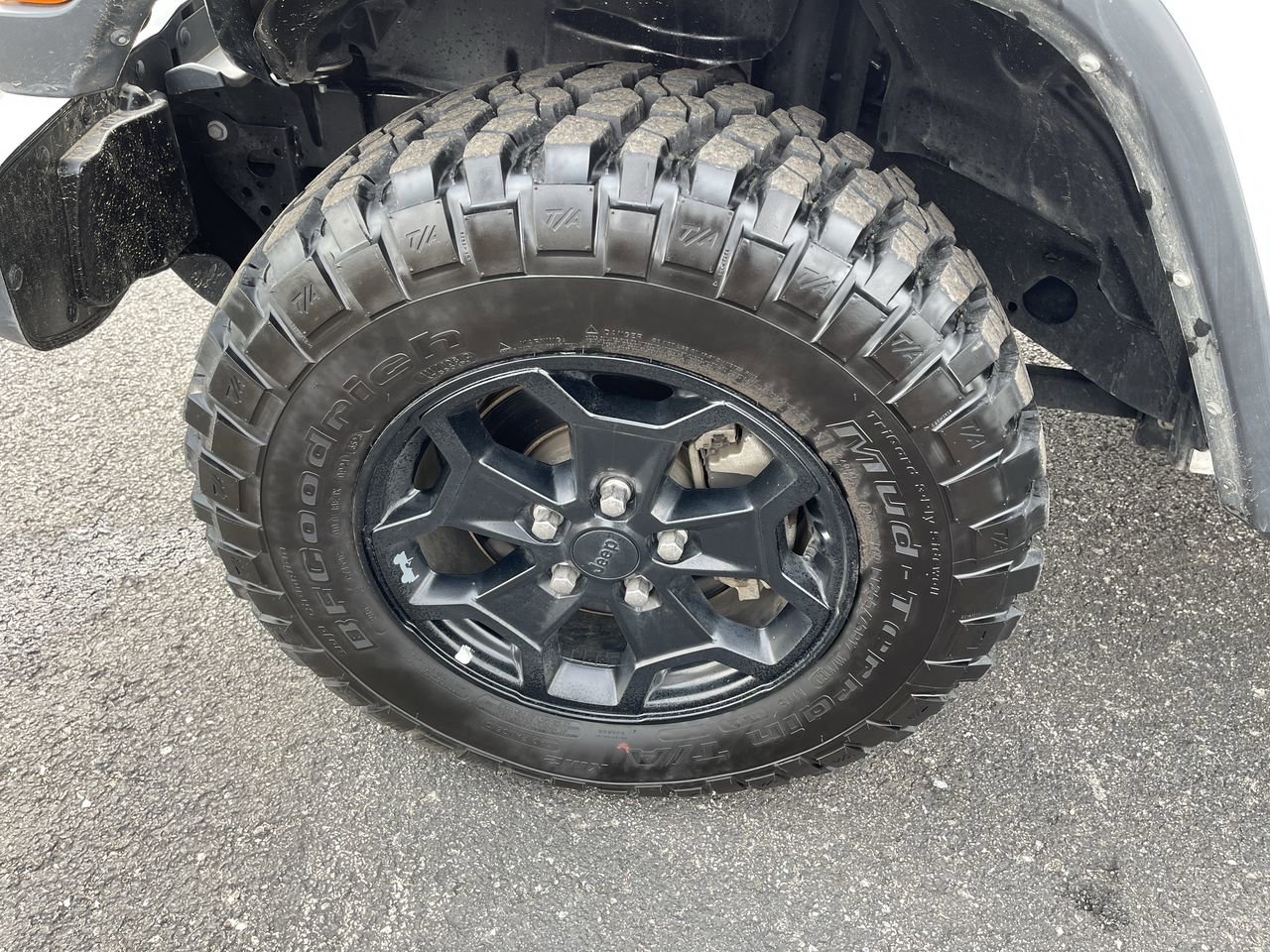 Used 2022 Jeep Gladiator Willys AWD/4WD image 32