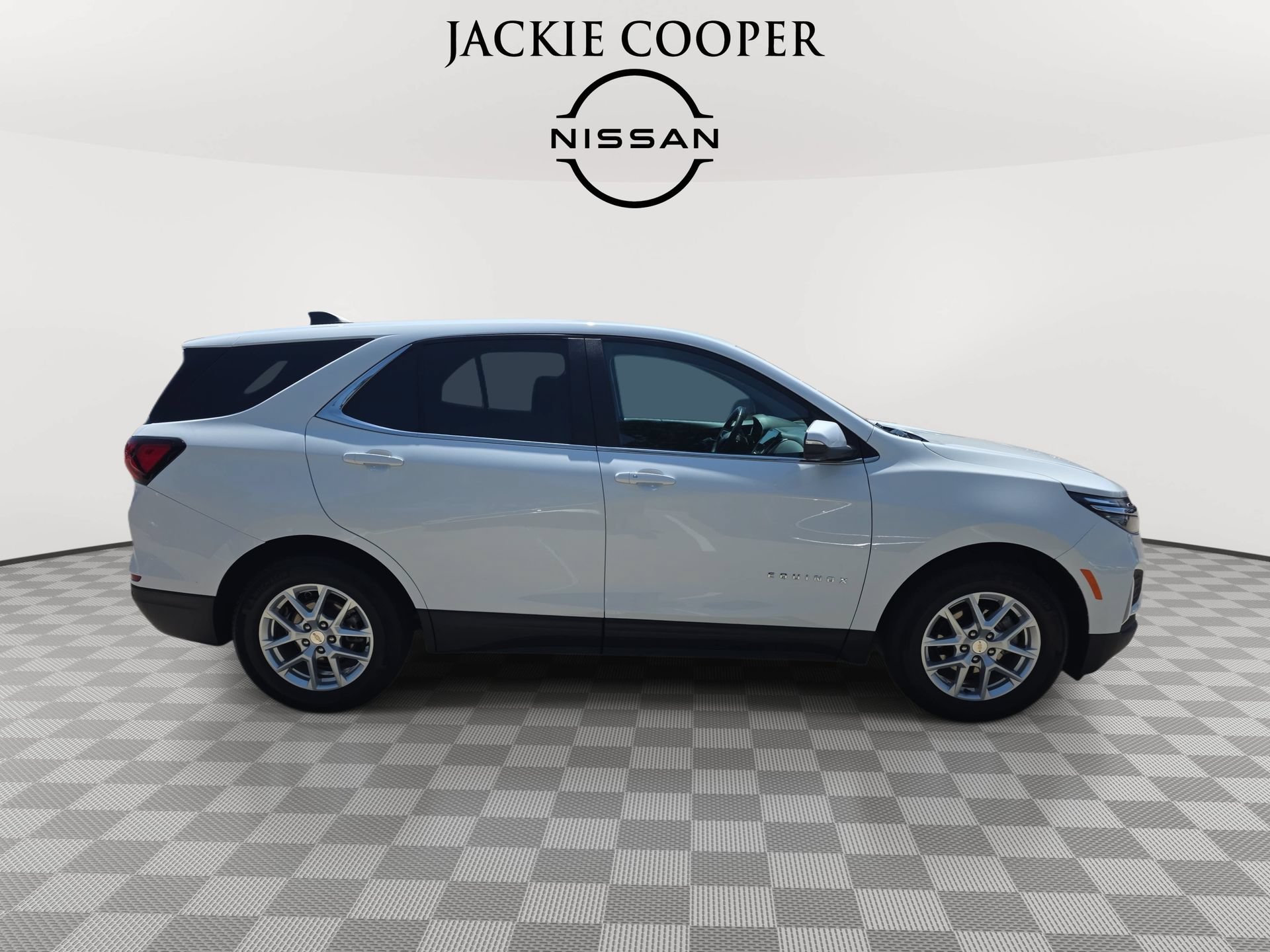 Used 2023 Chevrolet Equinox LT FWD image 4
