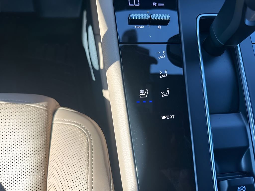 Used 2023 Porsche Macan Turbo image 24