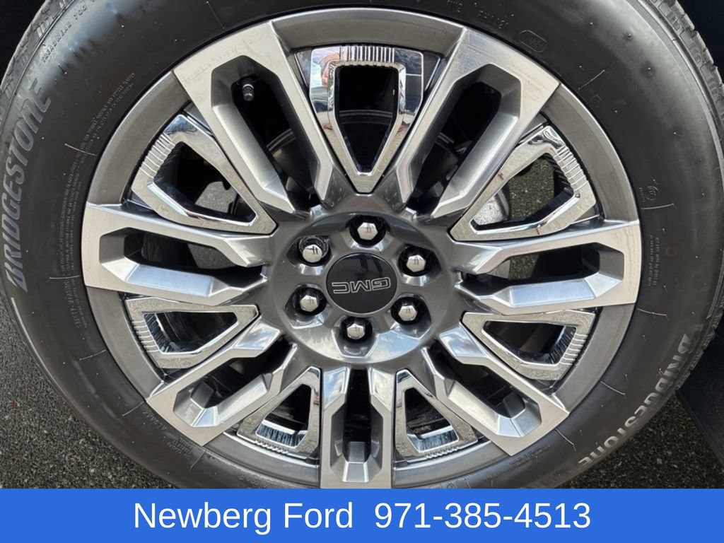 Used 2024 GMC Yukon XL Denali Ultimate AWD/4WD image 39