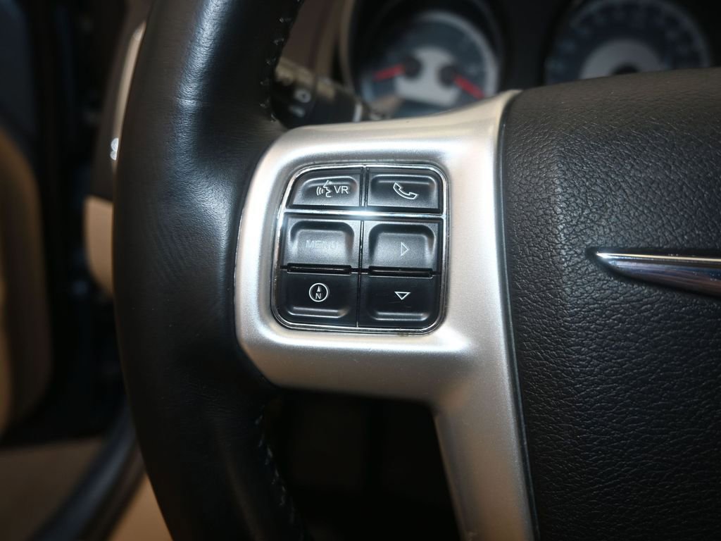 Used 2011 Chrysler 200 Limited image 30
