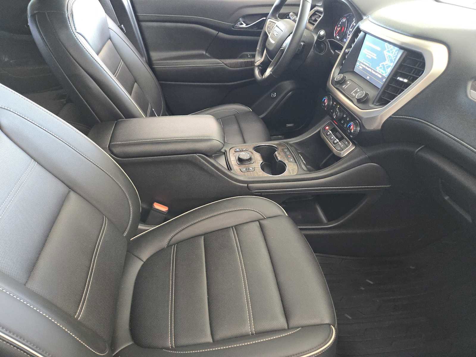 Used 2021 GMC Acadia Denali w/ Denali Technology Package image 15