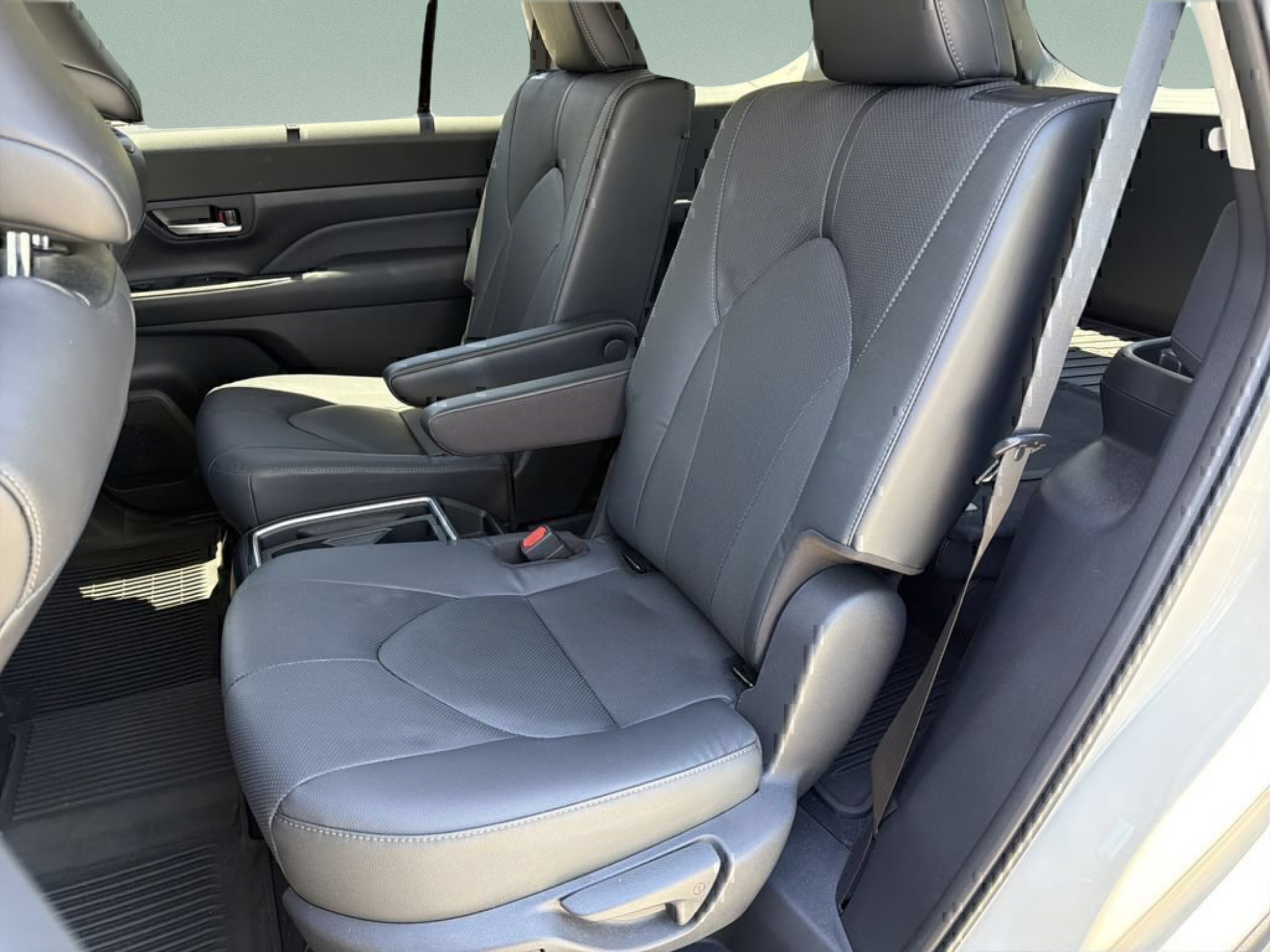 Used 2024 Toyota Grand Highlander AWD Hybrid image 23
