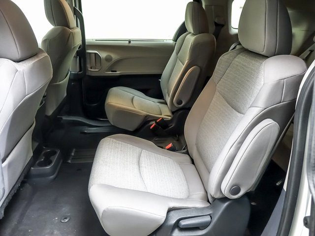 Certified 2024 Toyota Sienna LE image 10