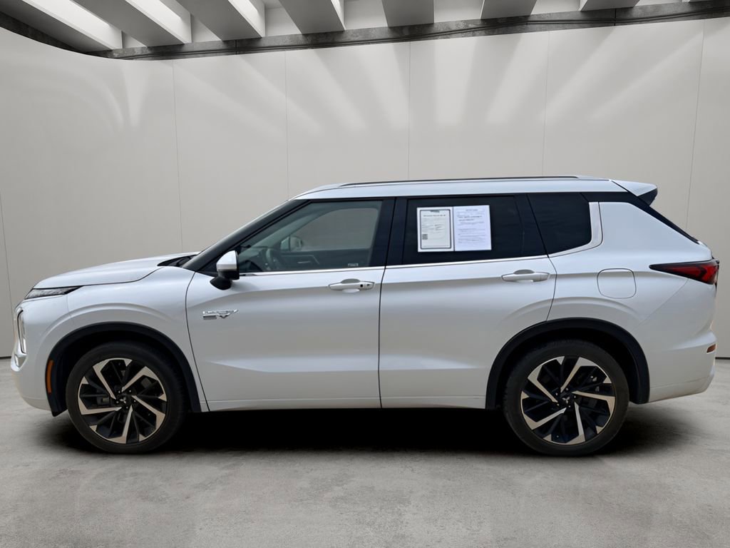 Used 2024 Mitsubishi Outlander SEL AWD/4WD image 2