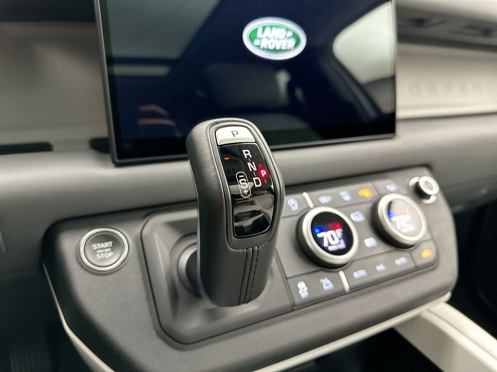 Used 2025 Land Rover Defender 110 S image 24