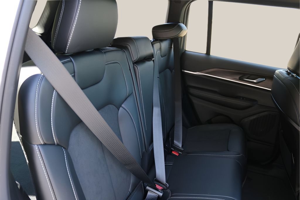 New 2026 Jeep Grand Cherokee Altitude RWD image 18