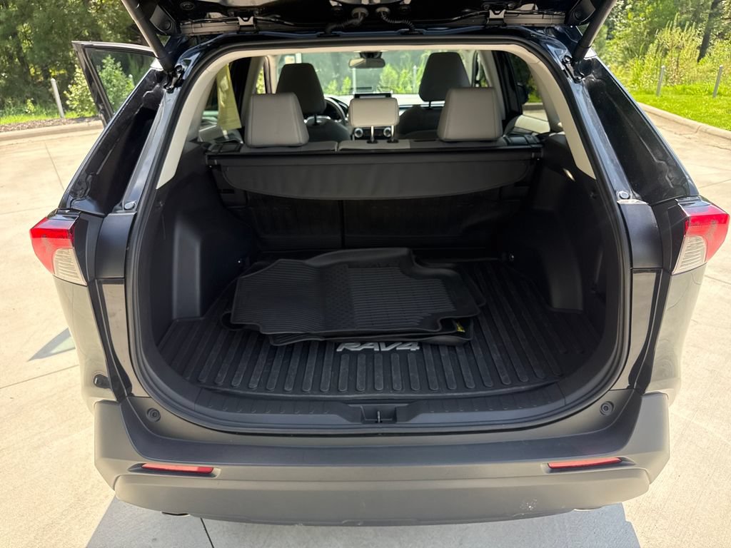 Used 2025 Toyota RAV4 XLE Premium AWD/4WD image 33
