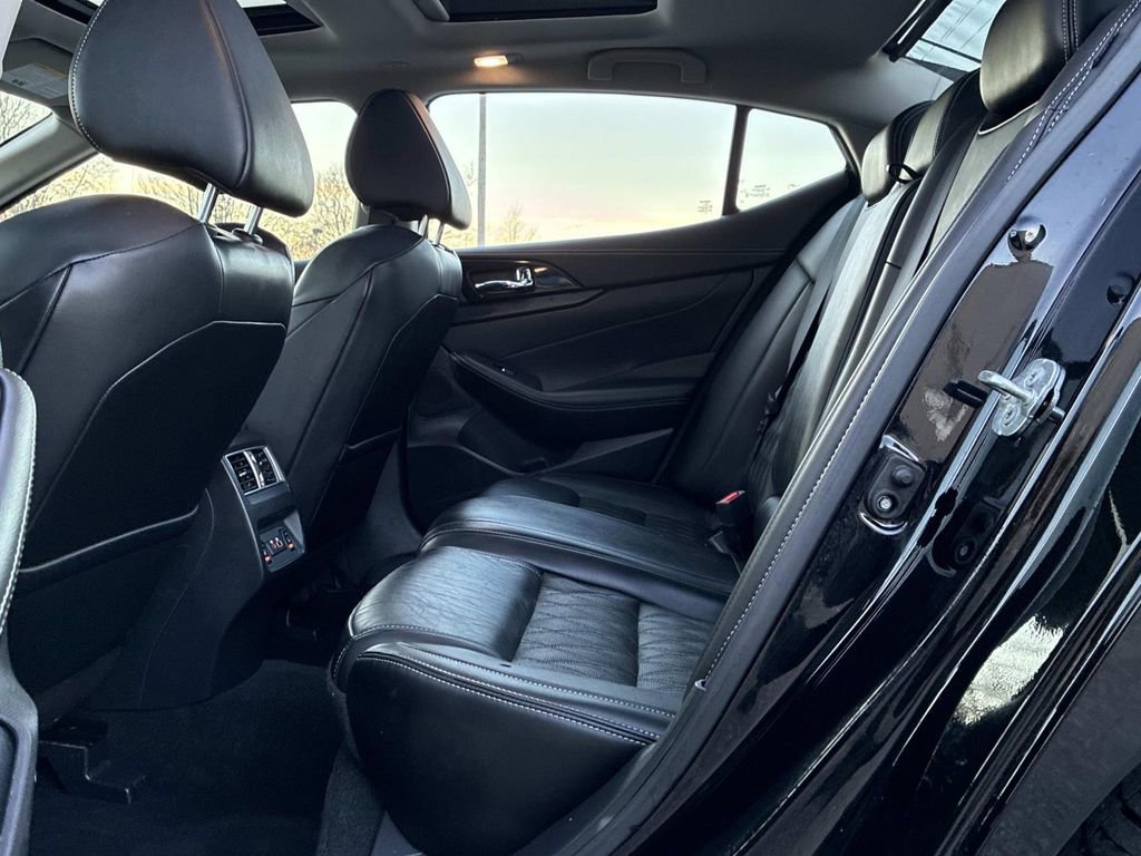 Certified 2023 Nissan Maxima Platinum w/ Sport Mat Group image 16