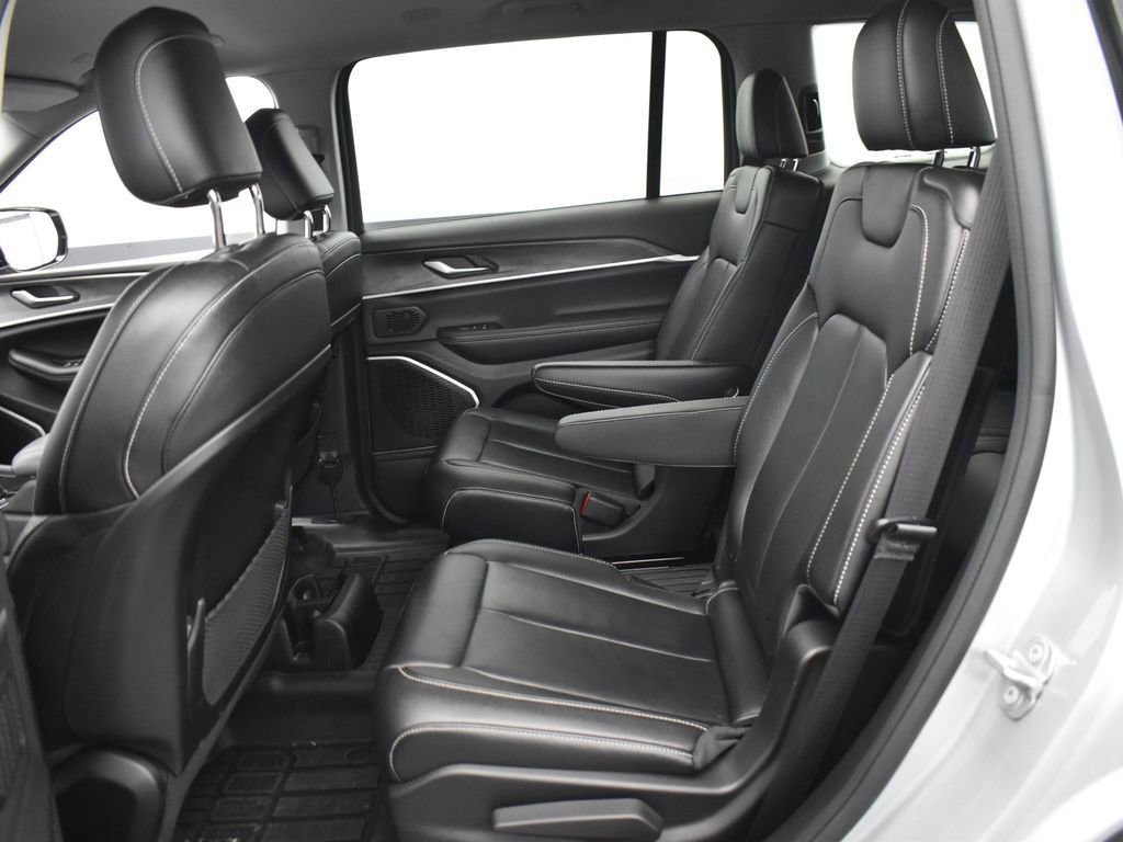 Used 2023 Jeep Grand Cherokee L Limited image 23