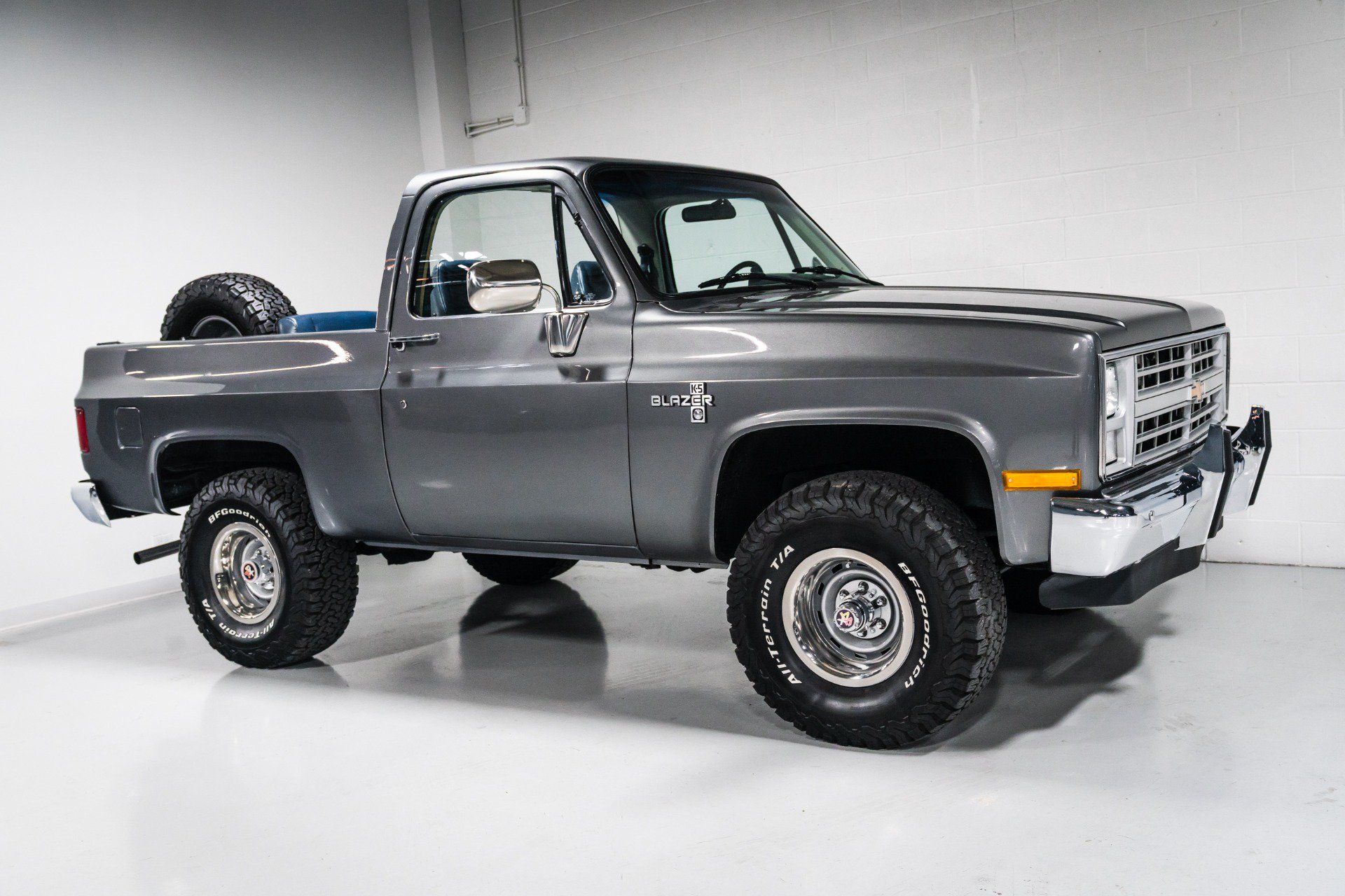 Used 1987 Chevrolet Blazer 4WD image 1