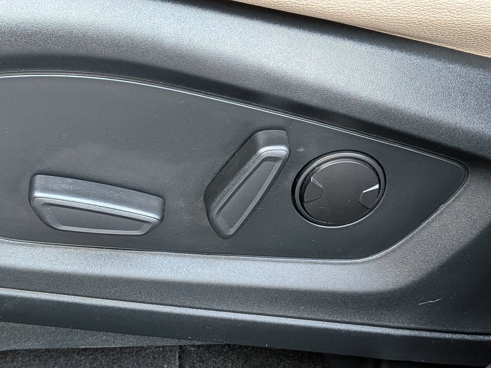 Certified 2023 Ford Explorer Limited w/ Equipment Group 301A image 22