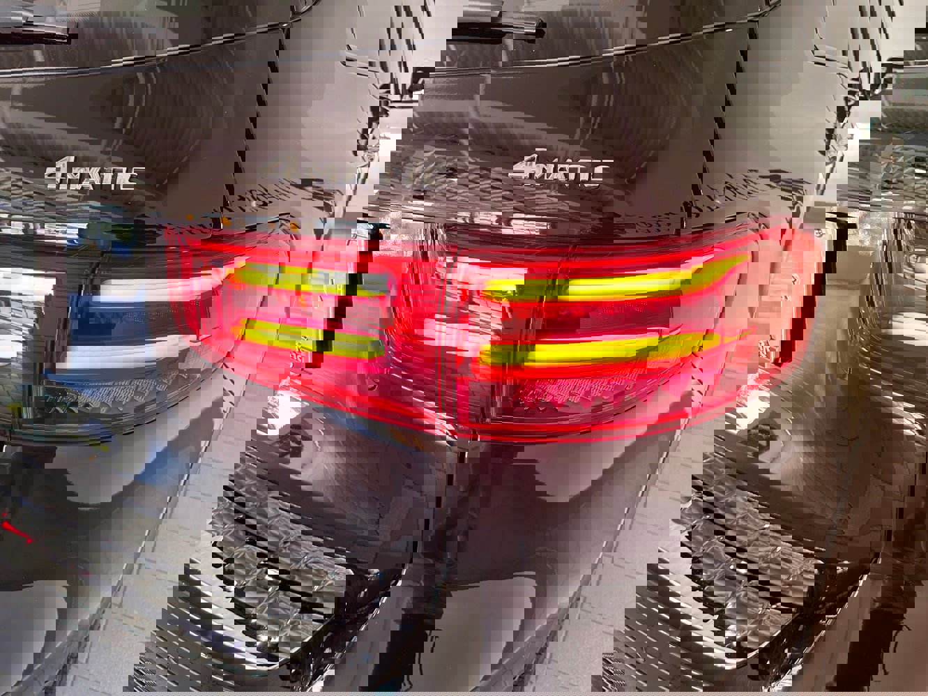 Used 2024 Mercedes-Benz GLB 250 4MATIC image 35