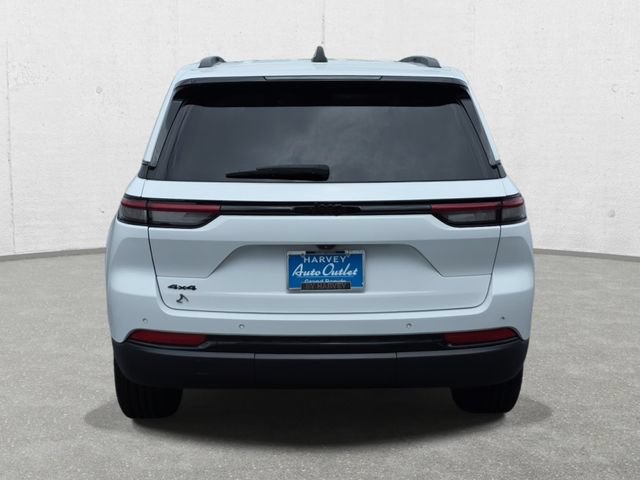 Used 2023 Jeep Grand Cherokee Altitude AWD/4WD image 6