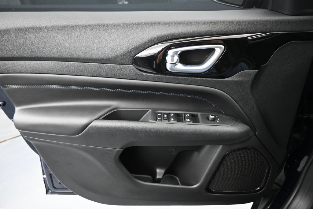 New 2026 Jeep Compass Latitude AWD/4WD image 18