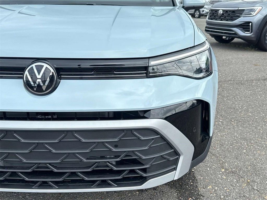 New 2025 Volkswagen Taos SE image 7