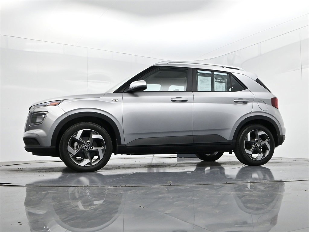 Used 2023 Hyundai Venue SEL image 32