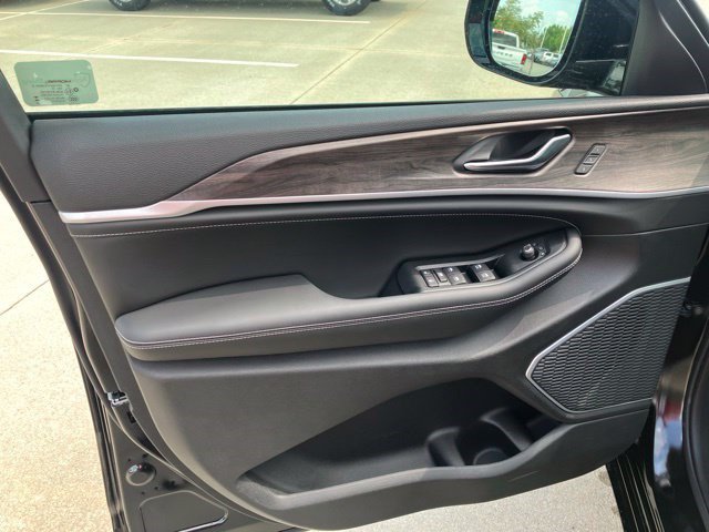 New 2026 Jeep Grand Cherokee Limited AWD/4WD image 9