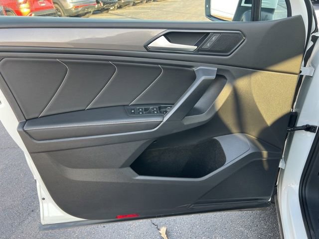 Used 2023 Volkswagen Tiguan SE image 27