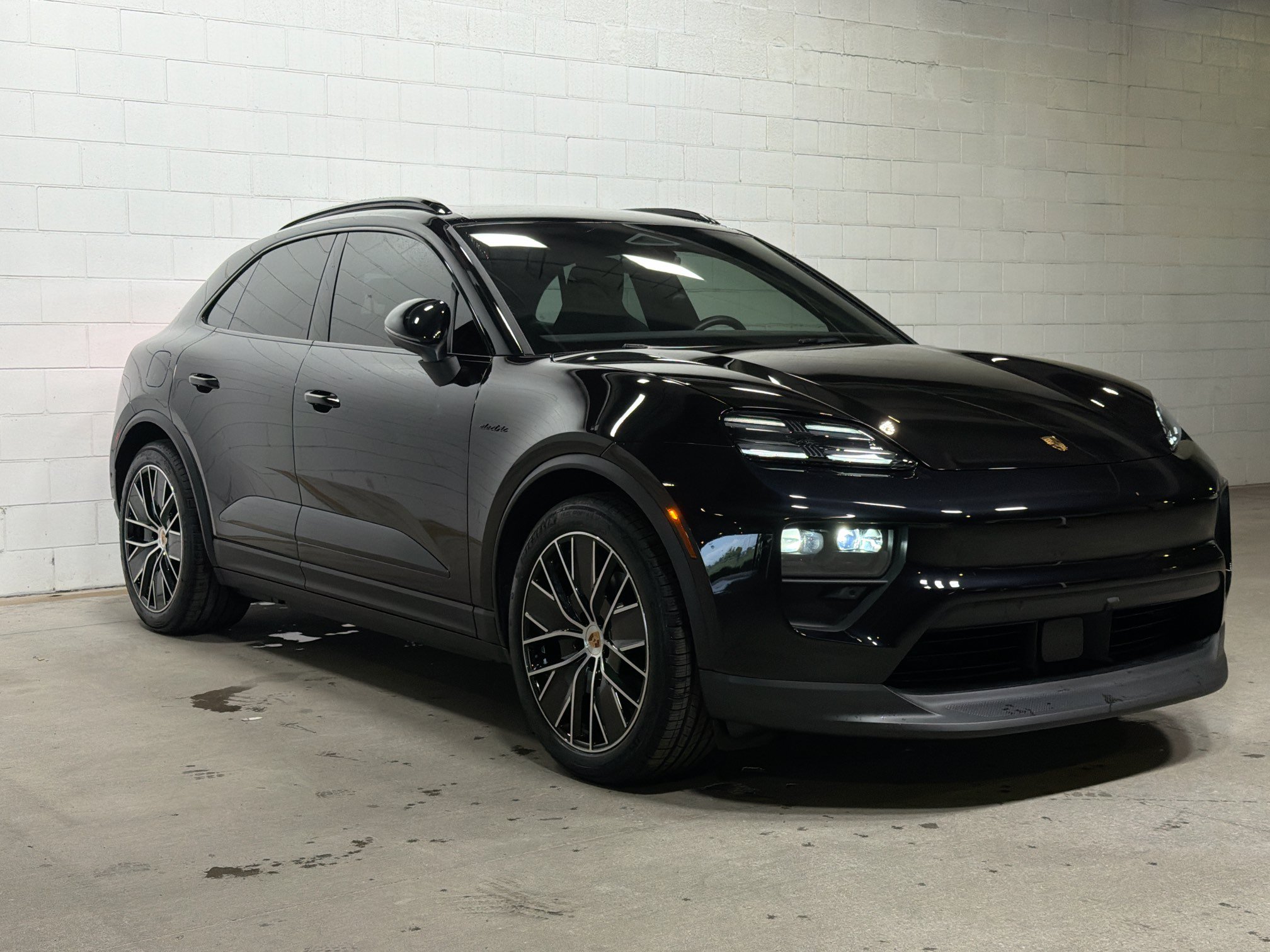 Certified 2026 Porsche Macan Electric RWD image 6