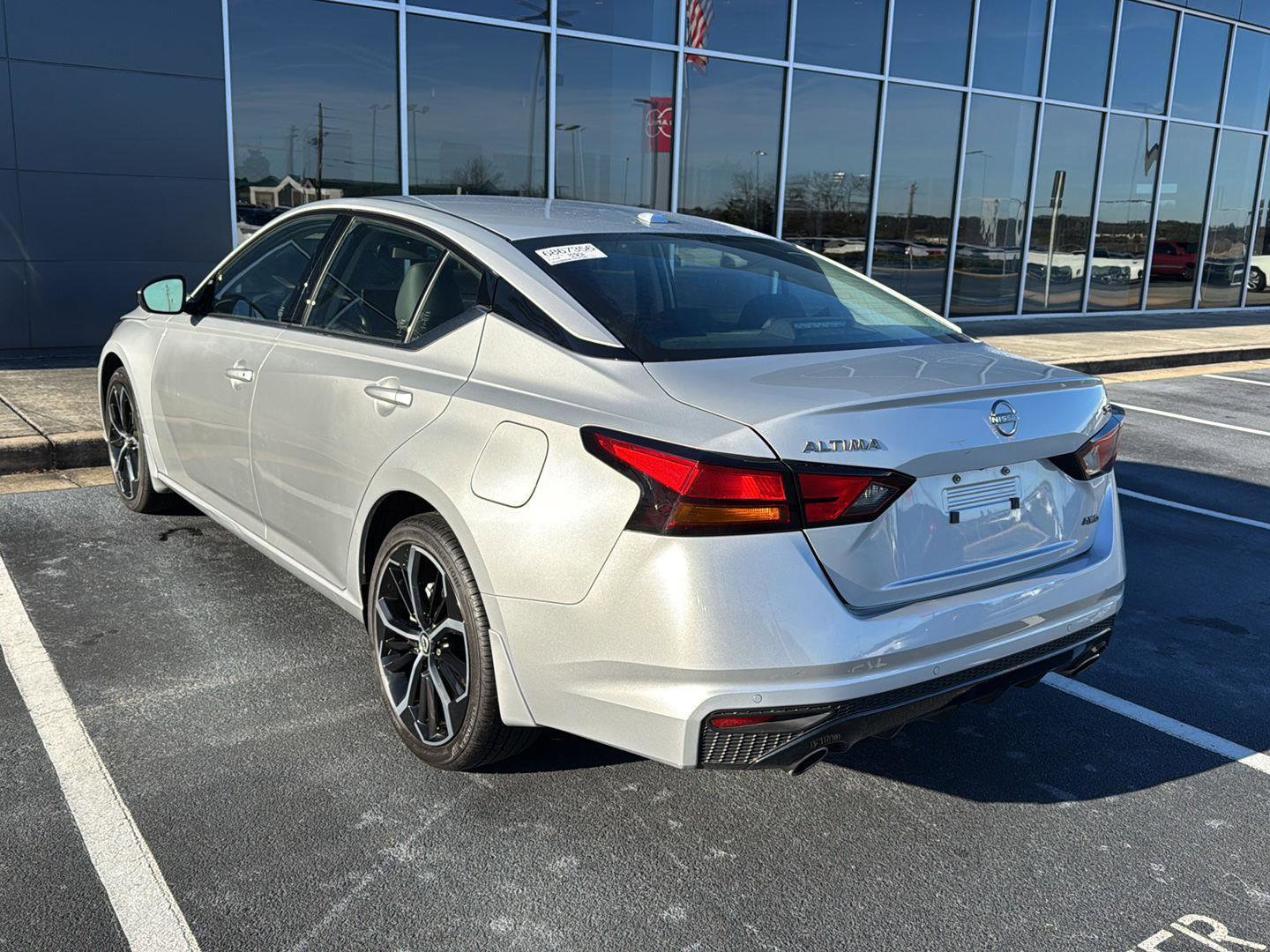 Used 2024 Nissan Altima 2.5 SR w/ SR Premium Package image 8