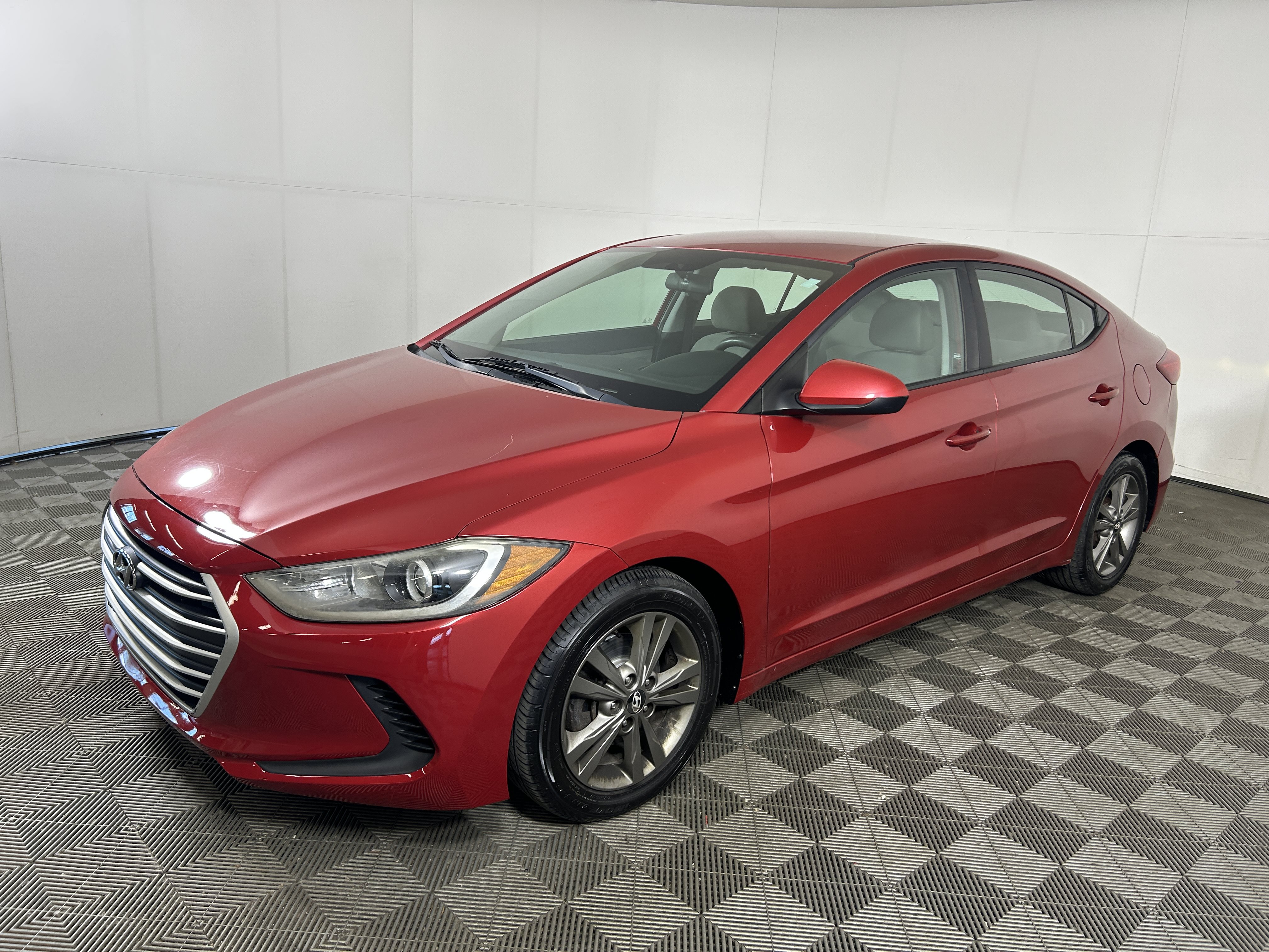 Used 2017 Hyundai Elantra SE FWD image 1