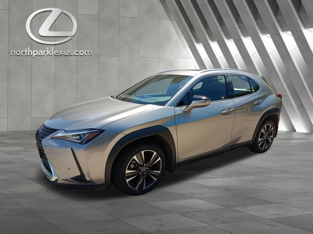 Certified 2022 Lexus UX 200 w/ Accessory Package (Z2) image 3