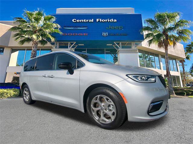 Certified 2024 Chrysler Pacifica Limited image 2