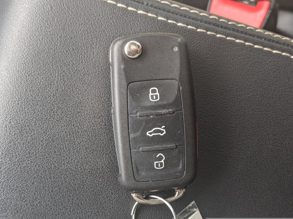 Used 2019 Volkswagen Beetle 2.0T Final Edition SEL FWD image 41