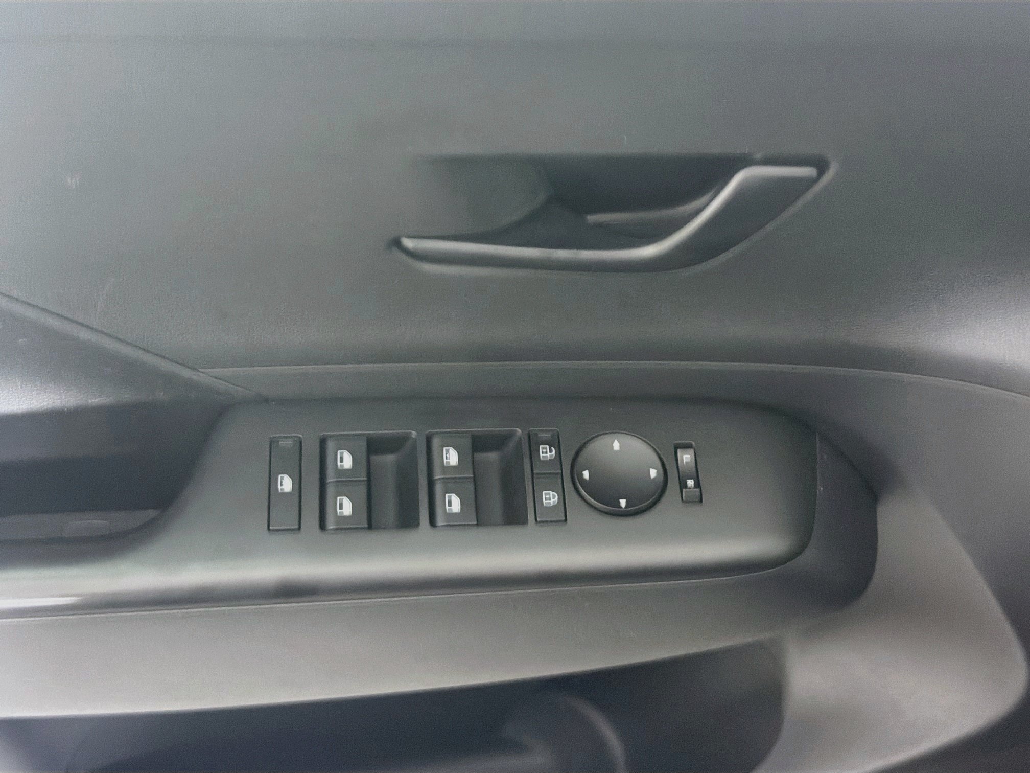 Used 2025 Hyundai Kona SEL FWD image 15