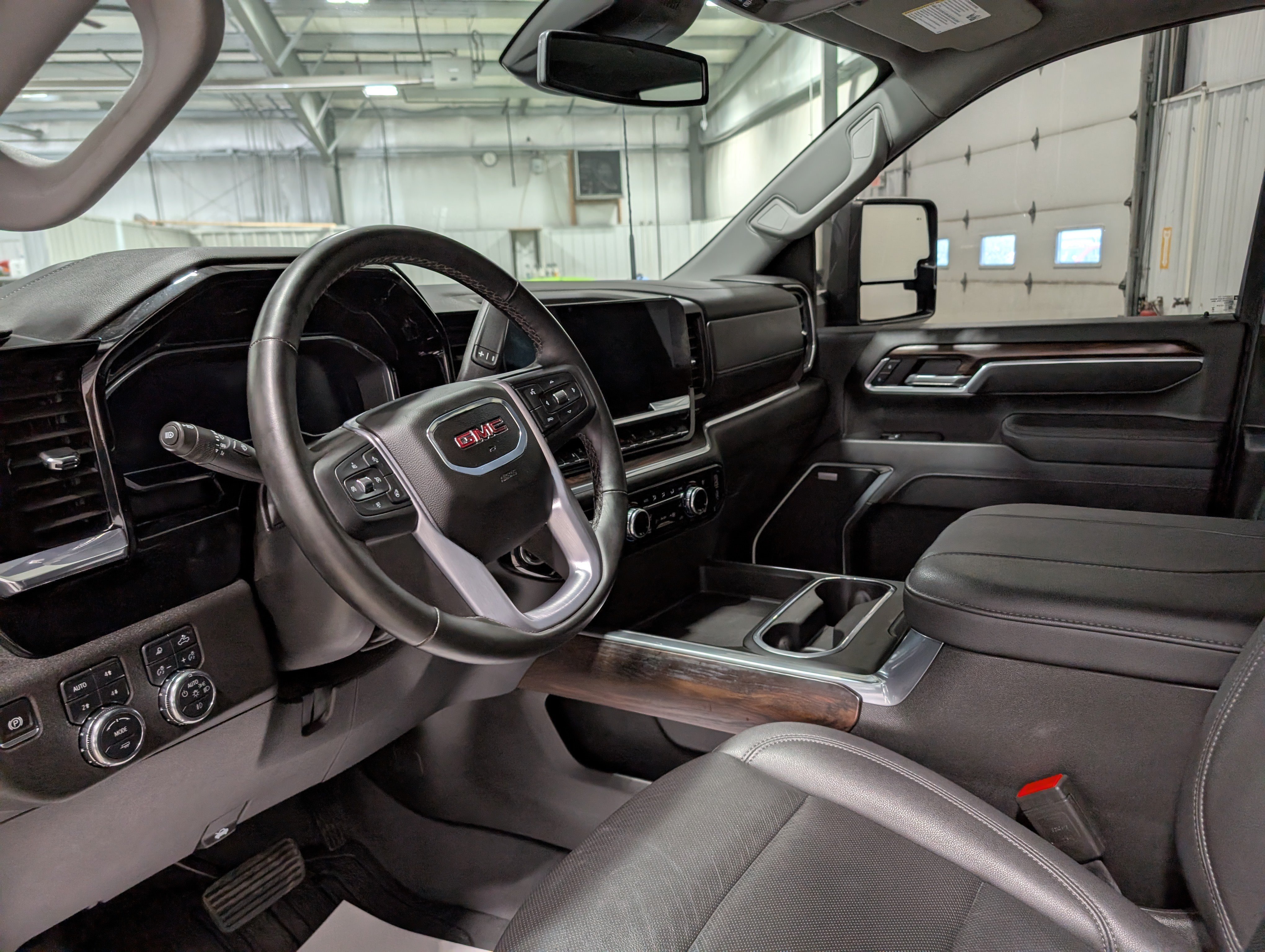 Used 2025 GMC Sierra 2500 SLT AWD/4WD image 16