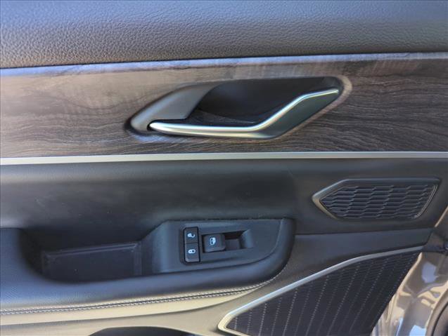 Used 2023 Jeep Grand Cherokee L Limited w/ Black Appearance Package image 24