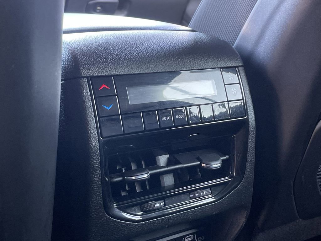 Used 2023 Jeep Grand Cherokee L Laredo image 20