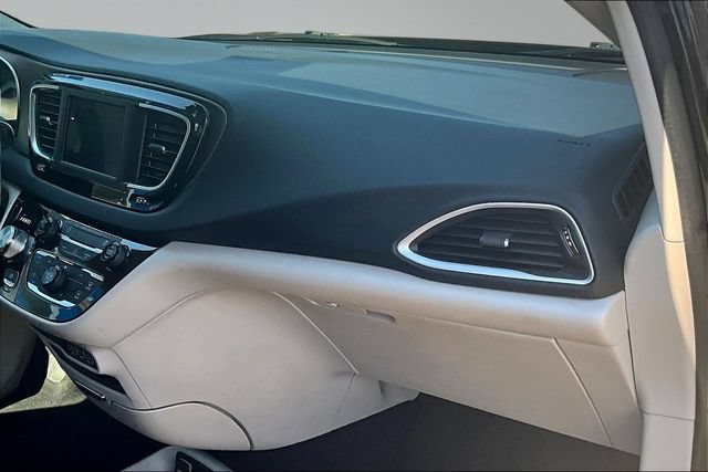 Used 2023 Chrysler Voyager LX FWD image 25