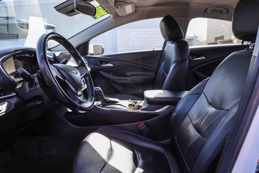 Used 2018 Chevrolet Volt Premier w/ Driver Confidence Package FWD image 18