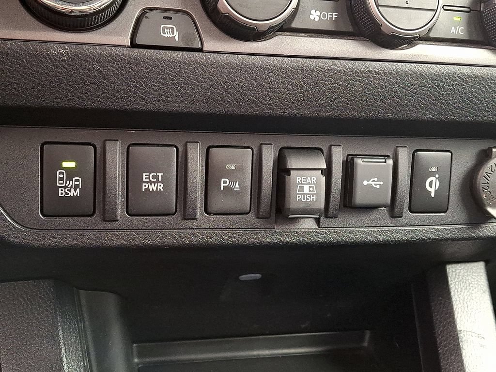 Used 2022 Toyota Tacoma TRD Off-Road w/ TRD Premium Off Road Package AWD/4WD image 27