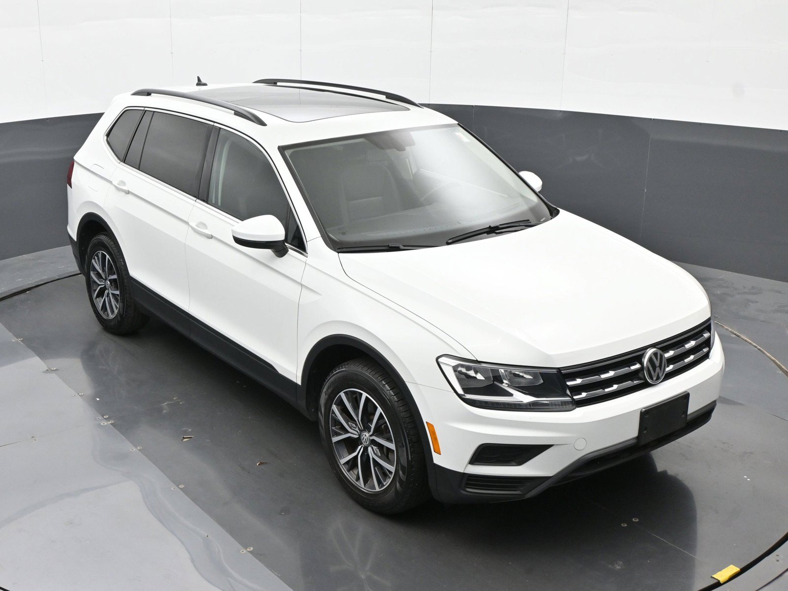 Used 2019 Volkswagen Tiguan SE w/ Panoramic Sunroof Package AWD/4WD image 33