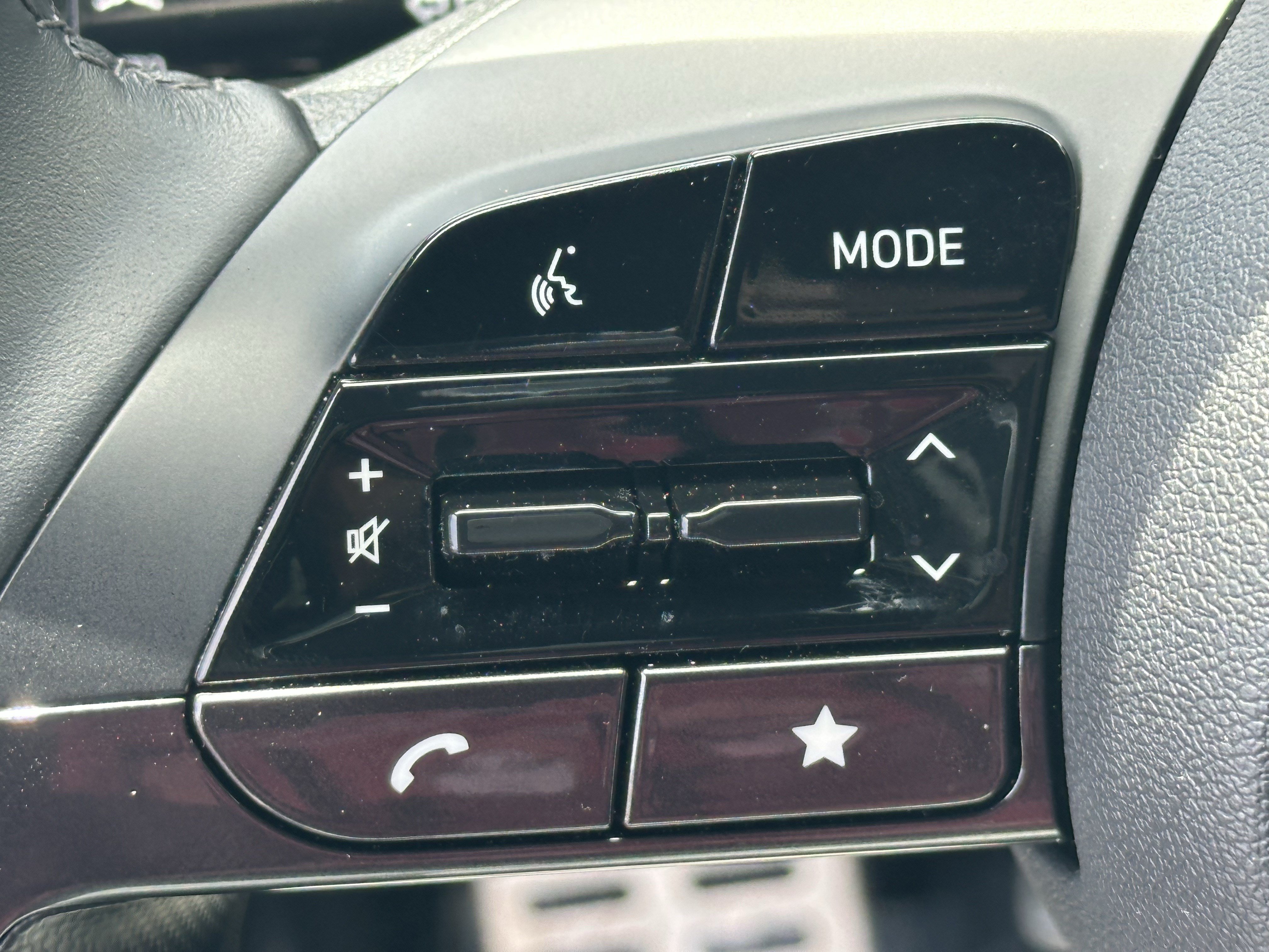 Used 2025 Hyundai Elantra Sport FWD image 23