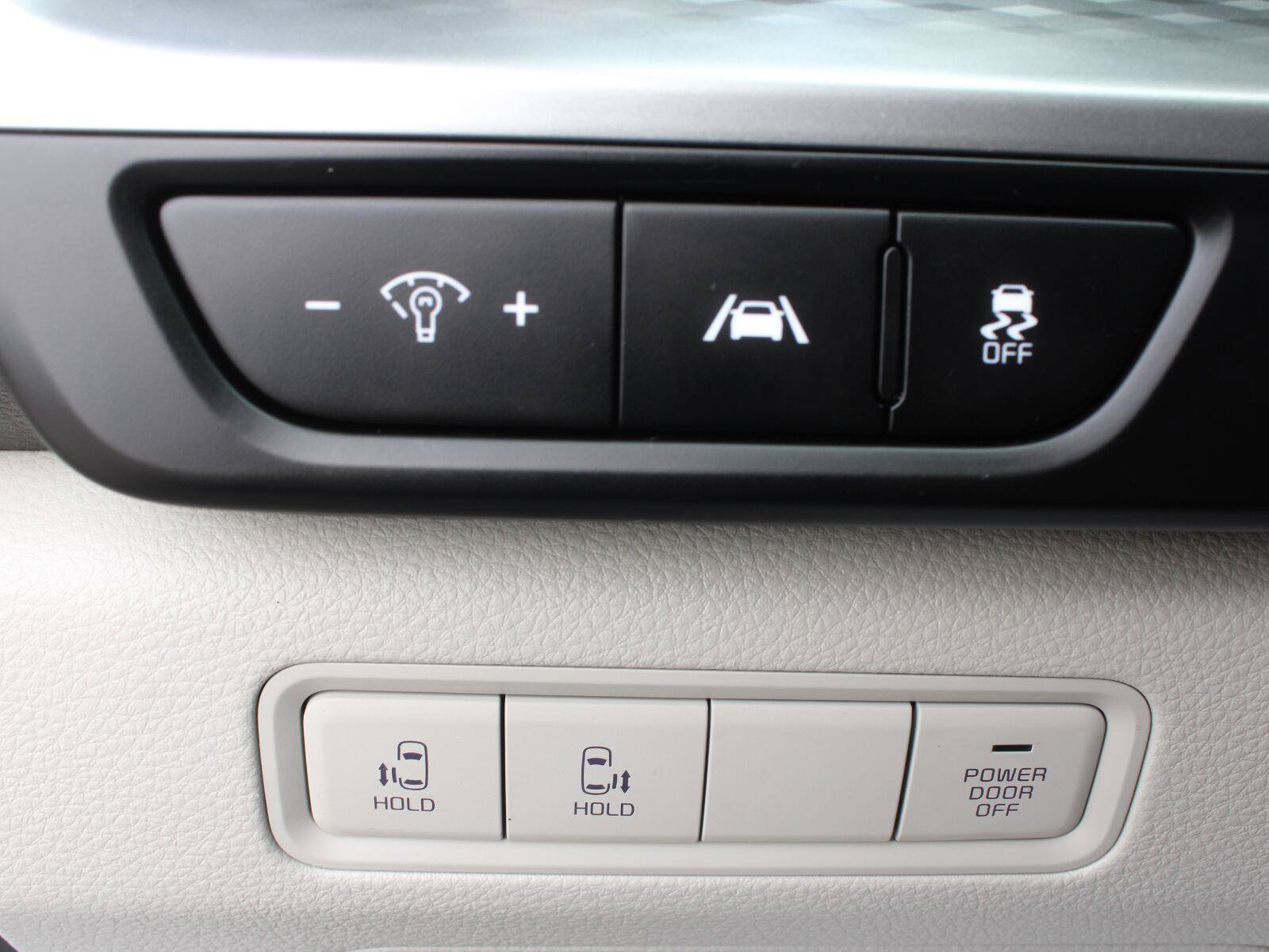 Used 2024 Kia Carnival LX FWD image 9