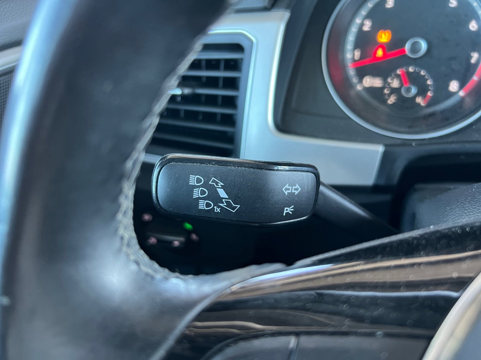 Used 2019 Volkswagen Atlas SE w/ Towing Package image 17