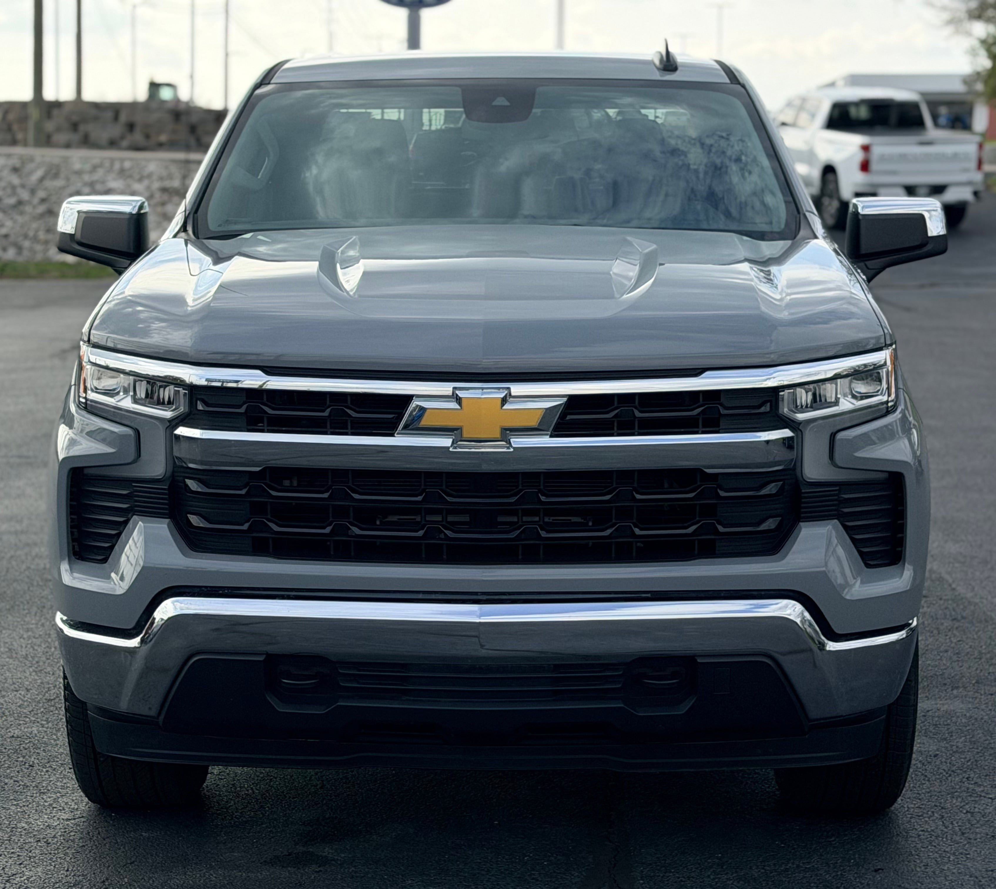 Used 2024 Chevrolet Silverado 1500 LT image 2