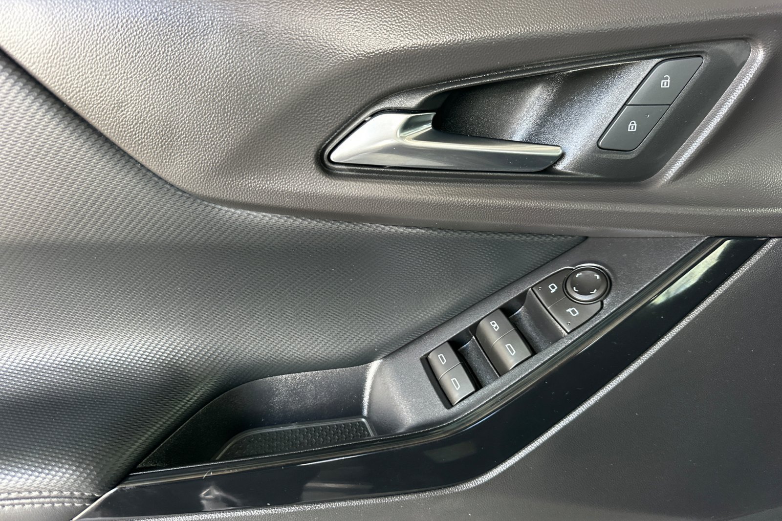 Certified 2026 Chevrolet Equinox LT w/ Convenience Package II FWD image 11