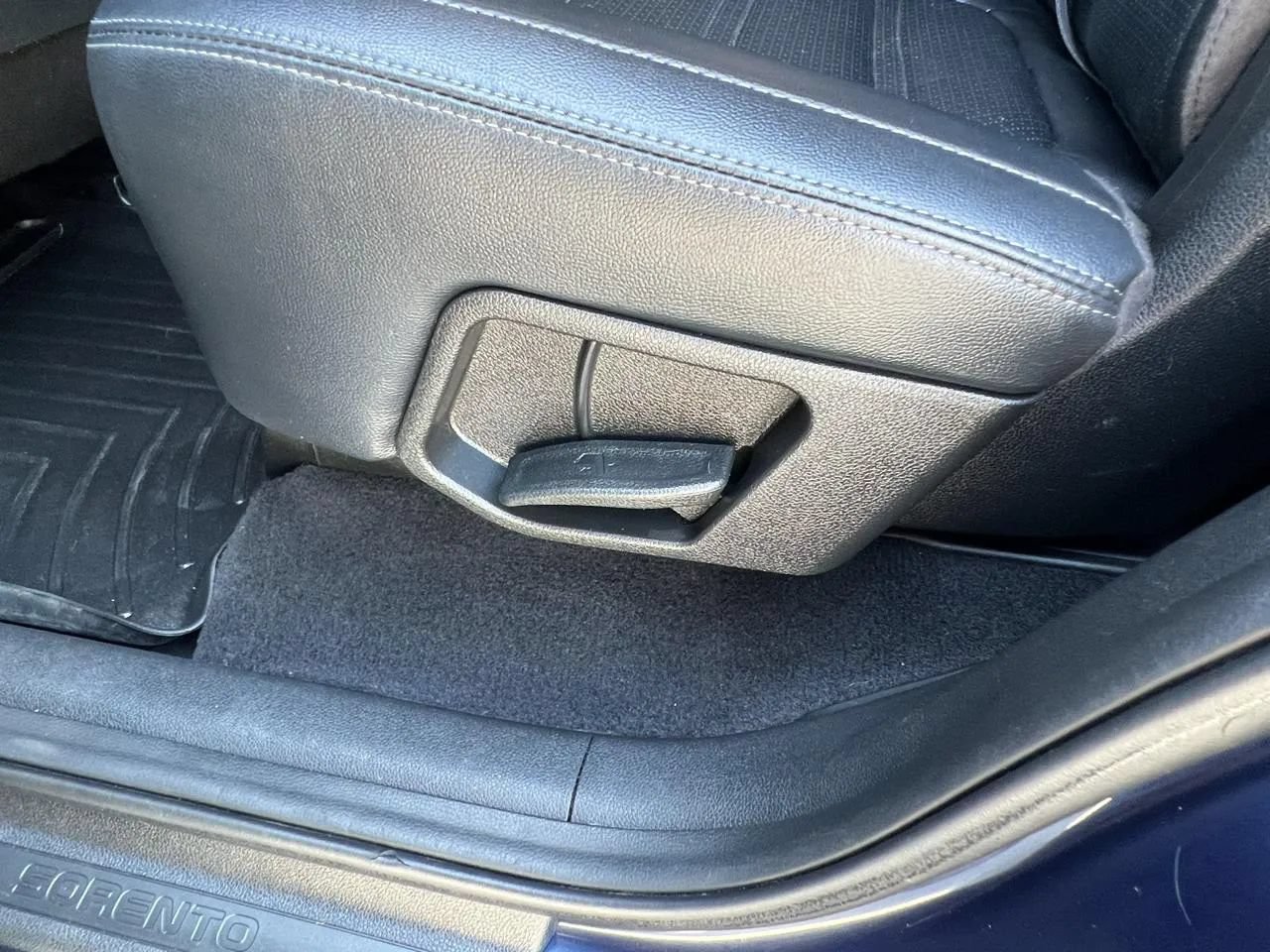 Used 2019 Kia Sorento EX FWD image 46