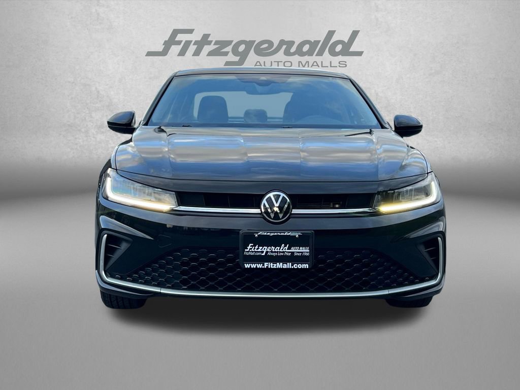 Used 2025 Volkswagen Jetta SE FWD image 5