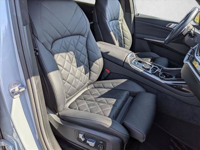 Used 2025 BMW X7 xDrive40i w/ M Sport Package AWD/4WD image 24