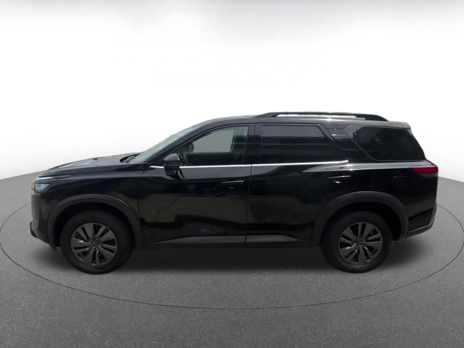 Used 2025 Nissan Pathfinder SV FWD image 8