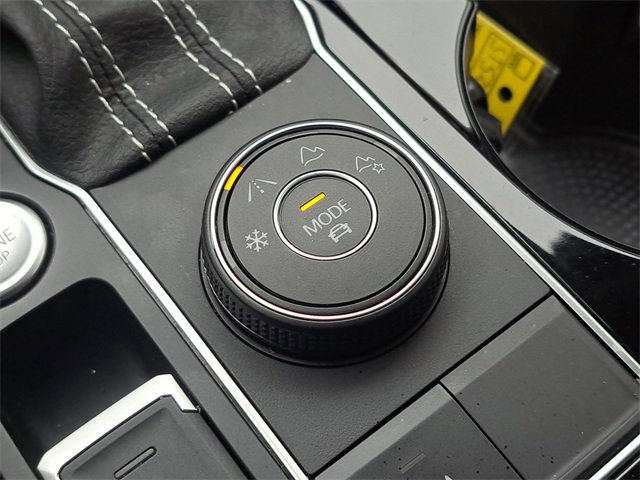 Used 2023 Volkswagen Atlas SEL R-Line image 24