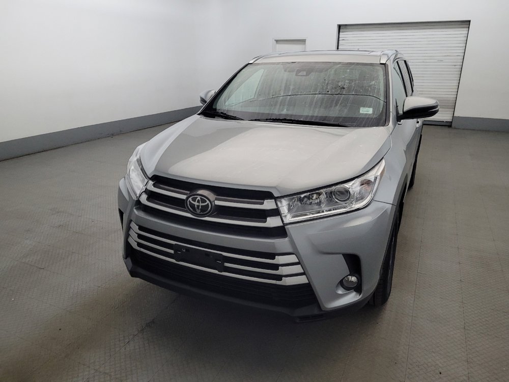 Used 2019 Toyota Highlander XLE w/ Carpet Mat Package (TMS) image 15