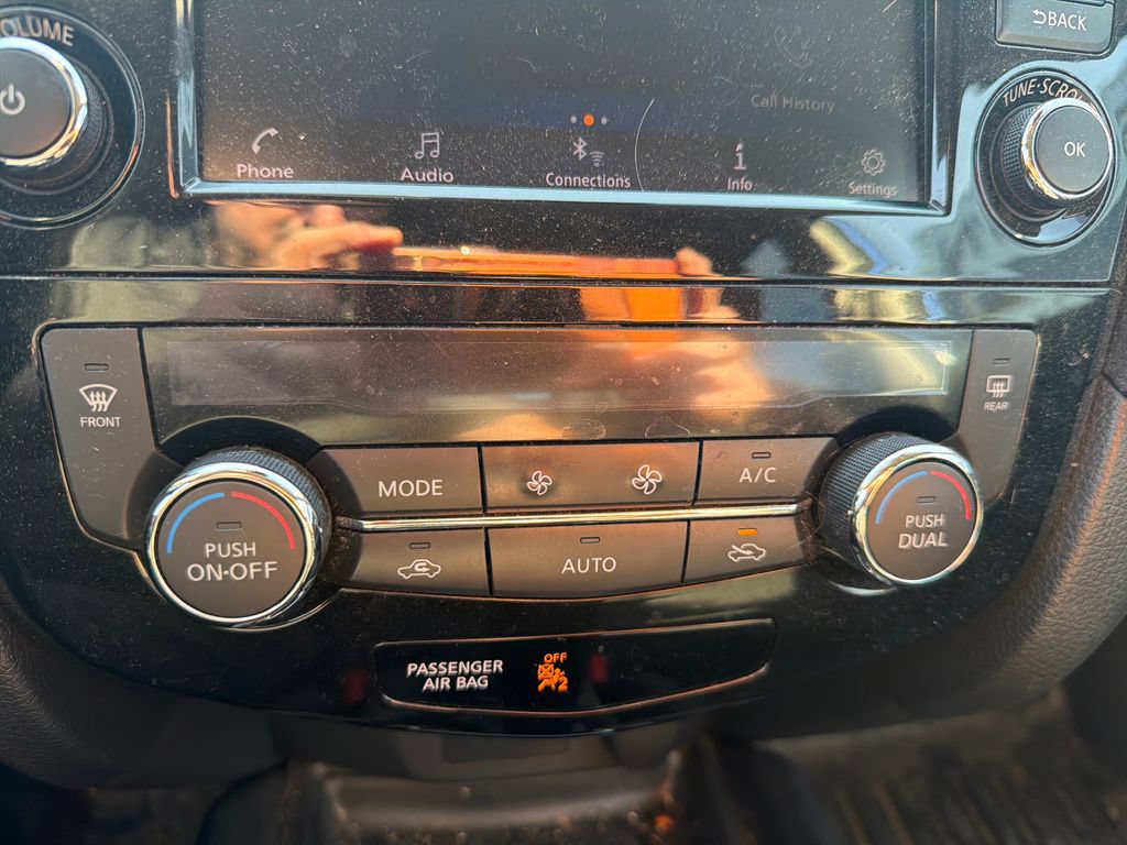 Used 2019 Nissan Rogue SV AWD/4WD image 11